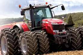 迪尔拖拉机在新疆兵团销量第一，看五六款百万拖拉机啥样图片