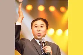 2003年，冯小刚在自传中向冯巩致歉：我知道我伤害了他,很抱歉图片