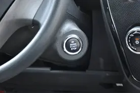 开了八九年车才知道，一键启动还有这么多功能，别再浪费了！图片