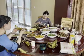 消防员家属来队过端午，结果让人泪目……图片
