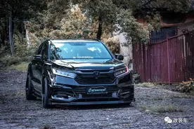 黑武士风格的本田冠道在气动系统的帮助下化身巨型盆栽图片