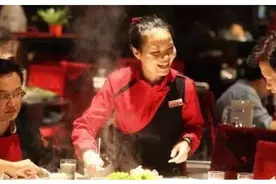 海底捞的员工为何敬业又拼命？看看海底捞的薪酬机制你就知道了！图片