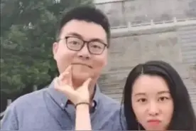 网友斥责田静“有奶便是娘”，请别忘了一把屎一把尿养大郭威的人图片