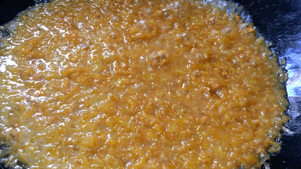 二伏吃面，东北人最爱的却是酸菜肉末打卤面，面条筋道，卤子鲜香