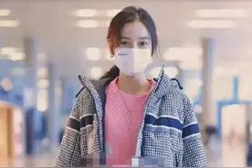 31岁杨颖现身机场，一身大牌值套房却被嫌土？情人节不见黄晓明图片