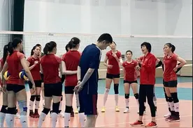 时隔四个月，朱婷回家探亲，法式豪宅令人羡慕，面积达到415平图片