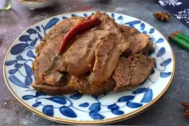 卤牛肉难吃不入味？大厨：教你“三冷”法，做出的牛肉劲道又弹牙图片