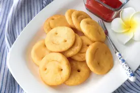 笑脸版薯饼做法，与番茄酱绝配，小朋友的最爱图片