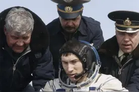 他被困太空311天，无意创造了世界纪录，回来时身体已到极限图片