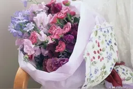 发现丈夫领口的口红印，妻子不动声色买了几套房，财产花完就离婚图片