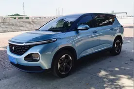 预算10w，认定了新宝骏RM5，长途驾驶800KM都不累，后排可当3人床图片