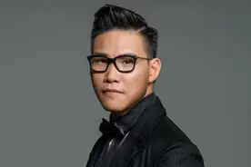 胖若两人！知名歌手苏永康突然长胖认不出，陪妈妈吃饭做孝顺儿子图片