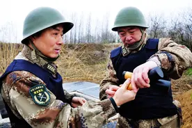 41岁副团长两年，该选择转业还是逐月？我给老张这几个建议图片