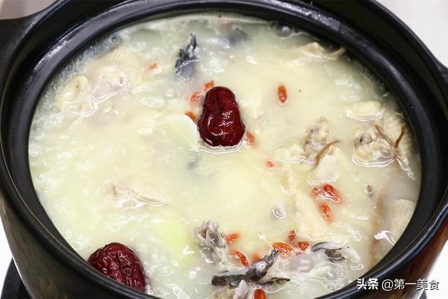 16一斤的甲鱼到底怎么做才香？加点鸡肉一起炖，汤鲜肉嫩还大补