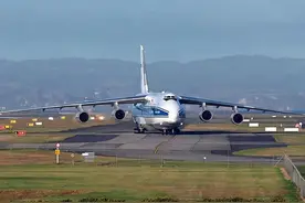 400吨的安124腾空而起，创下多个飞行记录，美：真是个奇迹图片