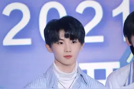 质疑马嘉祺的不单单是汪海林，官媒也下场批评：虚假人设误人子弟图片