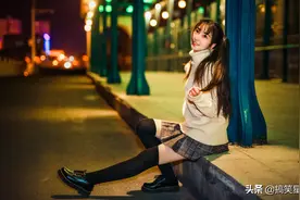 某女跟老公吵架后，不好意思回家哭。突然想到去殡仪馆放声大哭图片