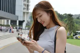 小说：转校同桌是校花，同学们羡慕坏了！图片