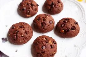 巧克力曲奇在家也能制作，步骤简单，奶香十足，小孩子最爱图片