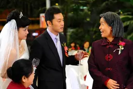 “老婆，我妈说过来帮咱带娃”“孩子都10岁了，她是过来养老的”图片