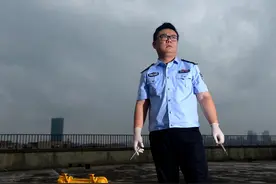 法医秦明：“难凉热血”坚守法医事业，创作要对公众负责图片