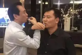 投资阿里狂赚140亿，豪掷200亿投资恒大的隐形富豪到底是谁？图片