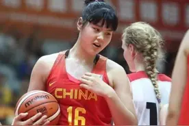 姚沁蕾被比下去了，她现在初中身高超2米，跨级比赛称霸全场图片