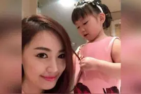 王宝强带儿子，马蓉带女儿，离婚4年后，两孩子的差距令人唏嘘图片