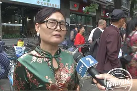 南昌56名老人跟团旅游，走到一半导游“罢工”，全车人被迫折返图片