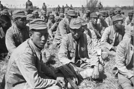 一个班士兵被遗忘，仍坚守4年，见解放军痛哭：你们总算来换岗了图片