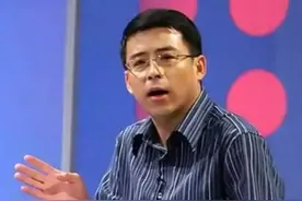 央视前主持人阿丘因不当言论被封杀，如今已有2个月，他去哪了？图片