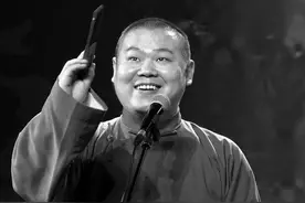 郑敏晒岳云鹏亲手给自己做皮包，满桌烟头惹惆怅、头发秃顶让人疼图片