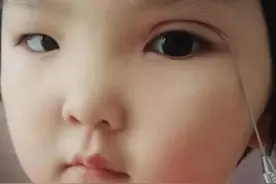 为让6岁女儿变美，宝妈亲手为娃“割双眼皮”，网友：不心疼吗？图片