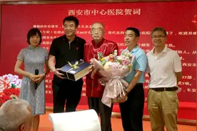 柏节松心宜晚翠　童颜鹤发胜当年——市中心医院郭华一行贺周志杰老先生八十大寿图片