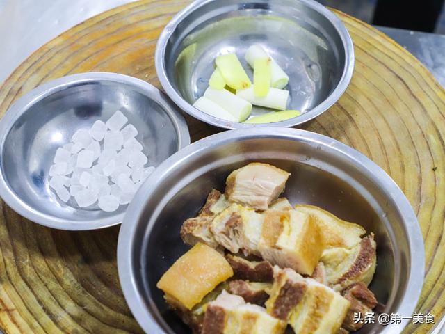 红烧肉最正确的家常做法，大厨把要点全告诉你，肥而不腻，太香了