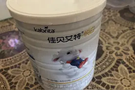 大牌佳贝艾特上点心吧！罐内现发黄硬块，宝妈却维权无门图片