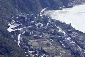 伟人指示红军大渡河前飞夺泸定桥图片