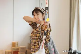 阚清子撞衫程潇，穿同款黄色格子衫，还和关晓彤撞上了！图片