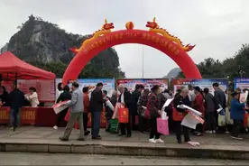贺州市宪法宣传月活动全面启动图片