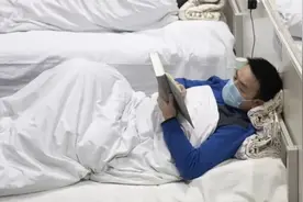 治愈大妈激动致谢！网友：笑得热泪盈眶…图片