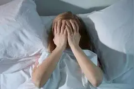 想睡觉时大脑突然转起来？你可能得了这种病图片