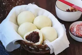 豆沙包我从不在外买，自己做香甜无添加，没卖的颜色红，但特好吃图片
