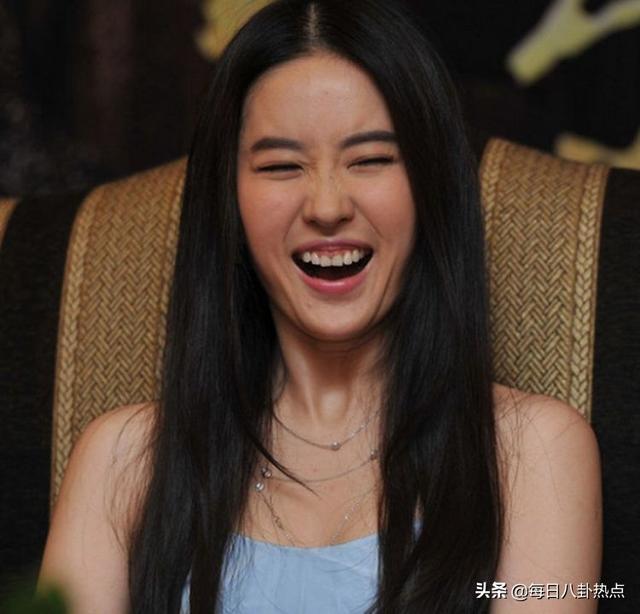 7位明星的缺陷:杨幂的头发,赵丽颖的背,而她天生没有子宫