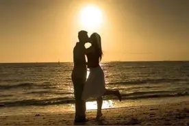 一女孩被男友狂扇十几个耳光，求助怎么自我开导，女孩你的底线呢图片