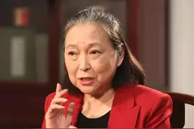 老戏骨方芳定居北京，狂赞内地生活方便快捷，之前大胆在上海投资图片