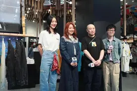 刘雯衣品真不俗！把丝巾系裤腰上，效果意外高级洋气图片