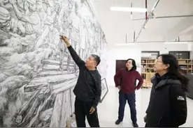 我省画家巨幅历史画《刘邓大军千里跃进大别山》入展中国共产党历史展览馆图片