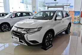 性价比较高，日系大SUV，油耗较低能加92号油，带你看三菱欧蓝德图片
