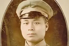 邱行湘获特赦后，为老母尽孝给长工下跪，54岁娶妻59岁得子图片