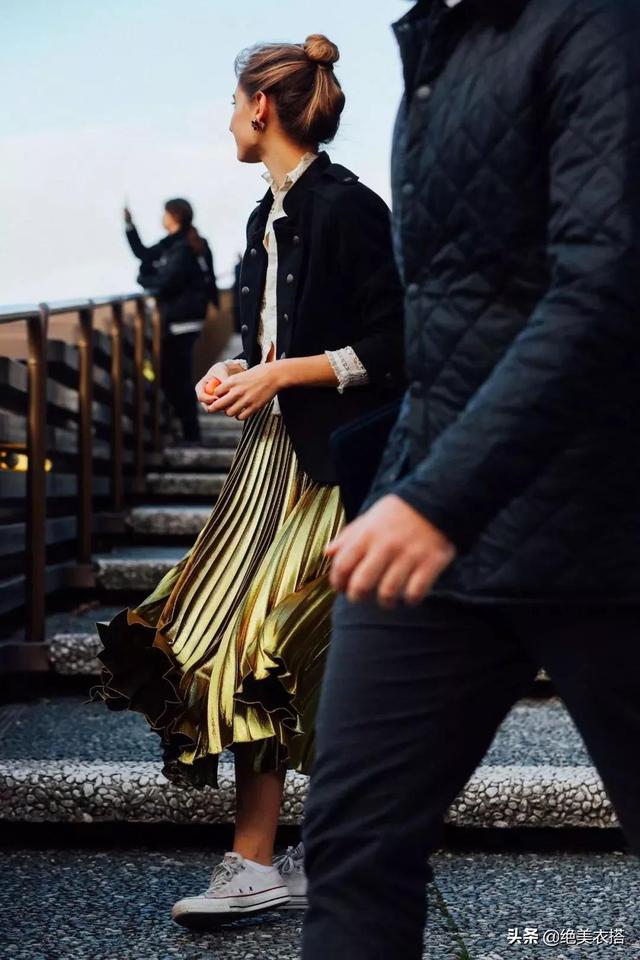今秋的“百褶裙”有多时髦？玩转百褶裙穿搭，只需掌握这些知识点